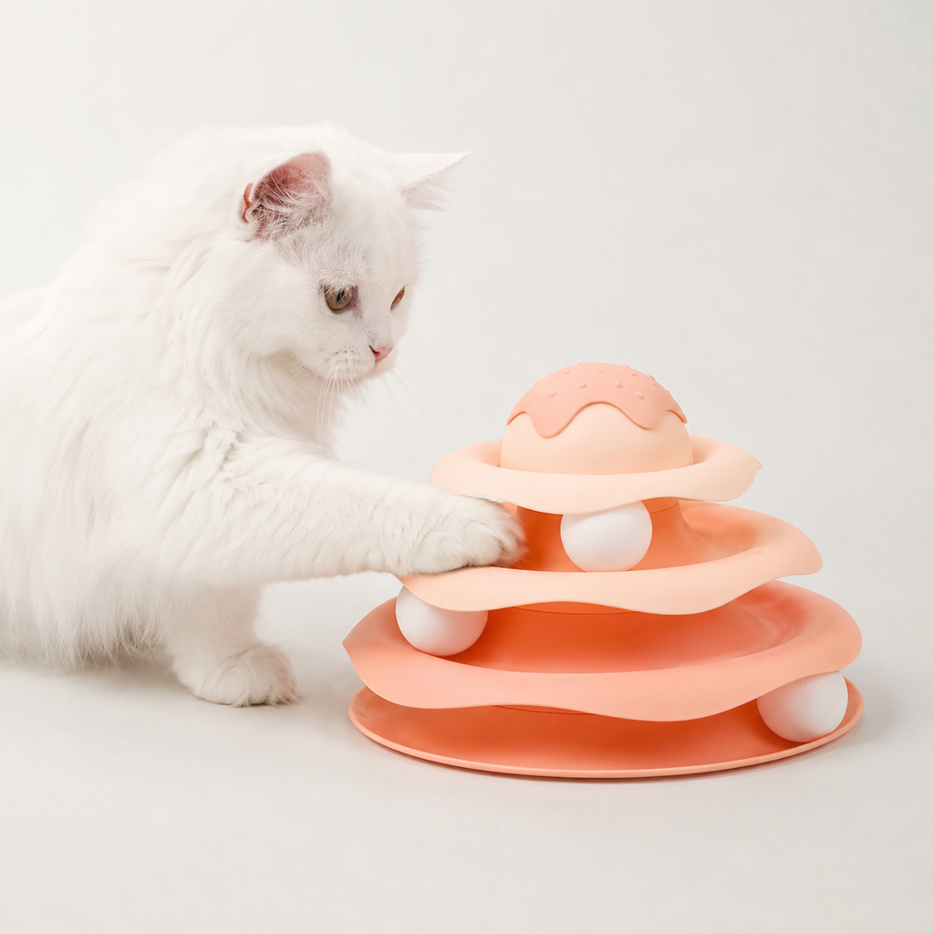 Tour de jeu pour chat avec balle