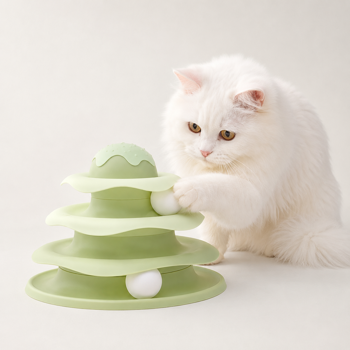 Tour de jeu pour chat avec balle