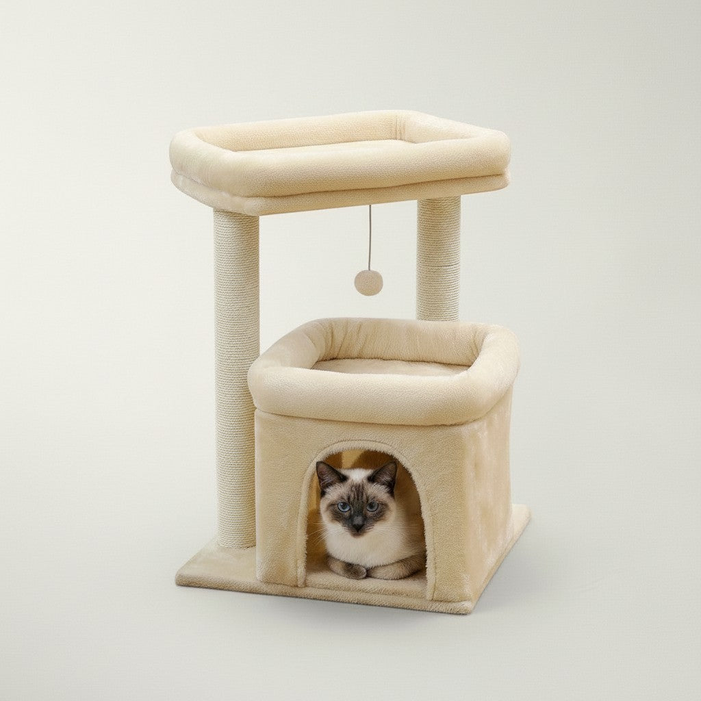 Arbre à chat Bofélin beige en peluche avec niche, deux perchoirs et poteaux en sisal naturel, chat siamois à l'intérieur
