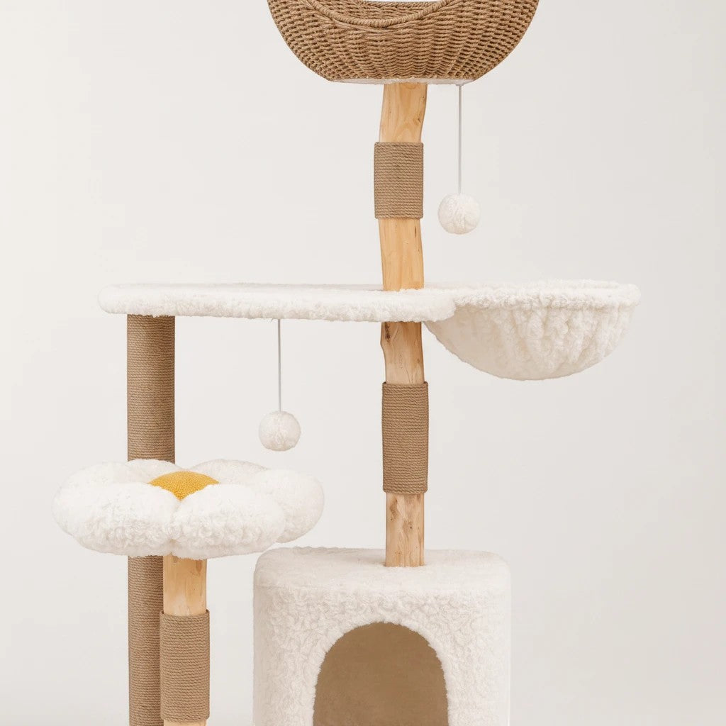 Arbre à chat Bofélin en bois massif avec plateforme fleur, niche en fausse fourrure blanche et panier en osier tressé