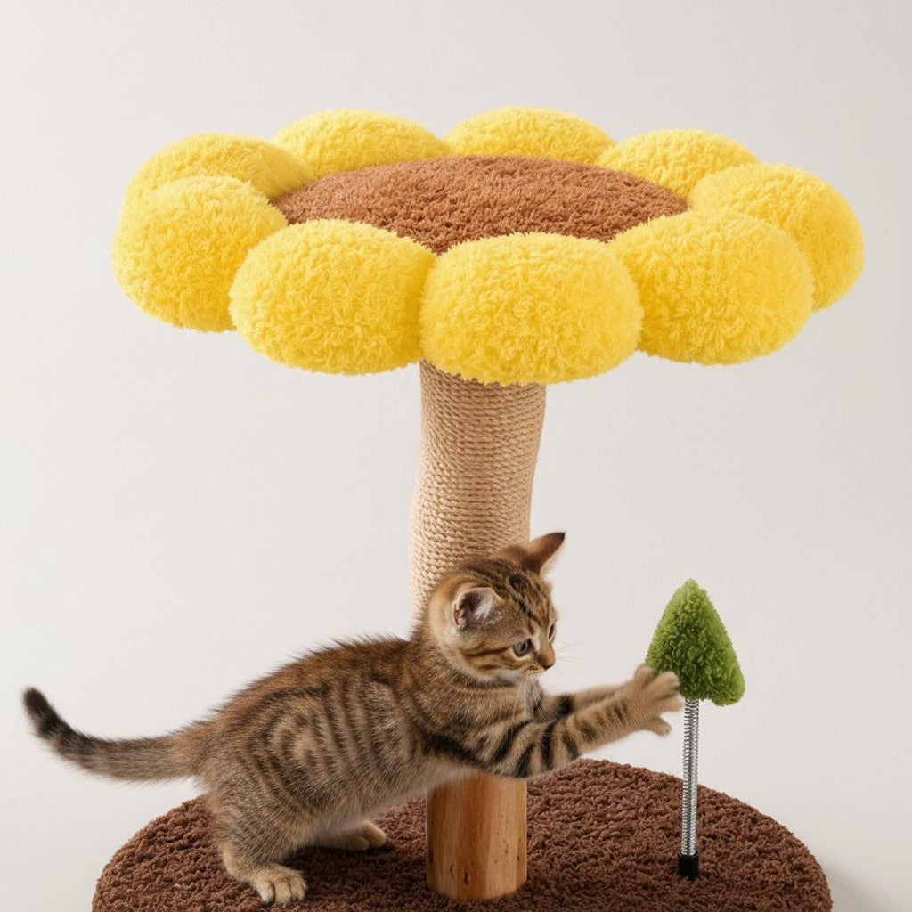 Petit arbre à chat Bofélin en forme de fleur jaune et marron avec poteau en sisal et chaton jouant
