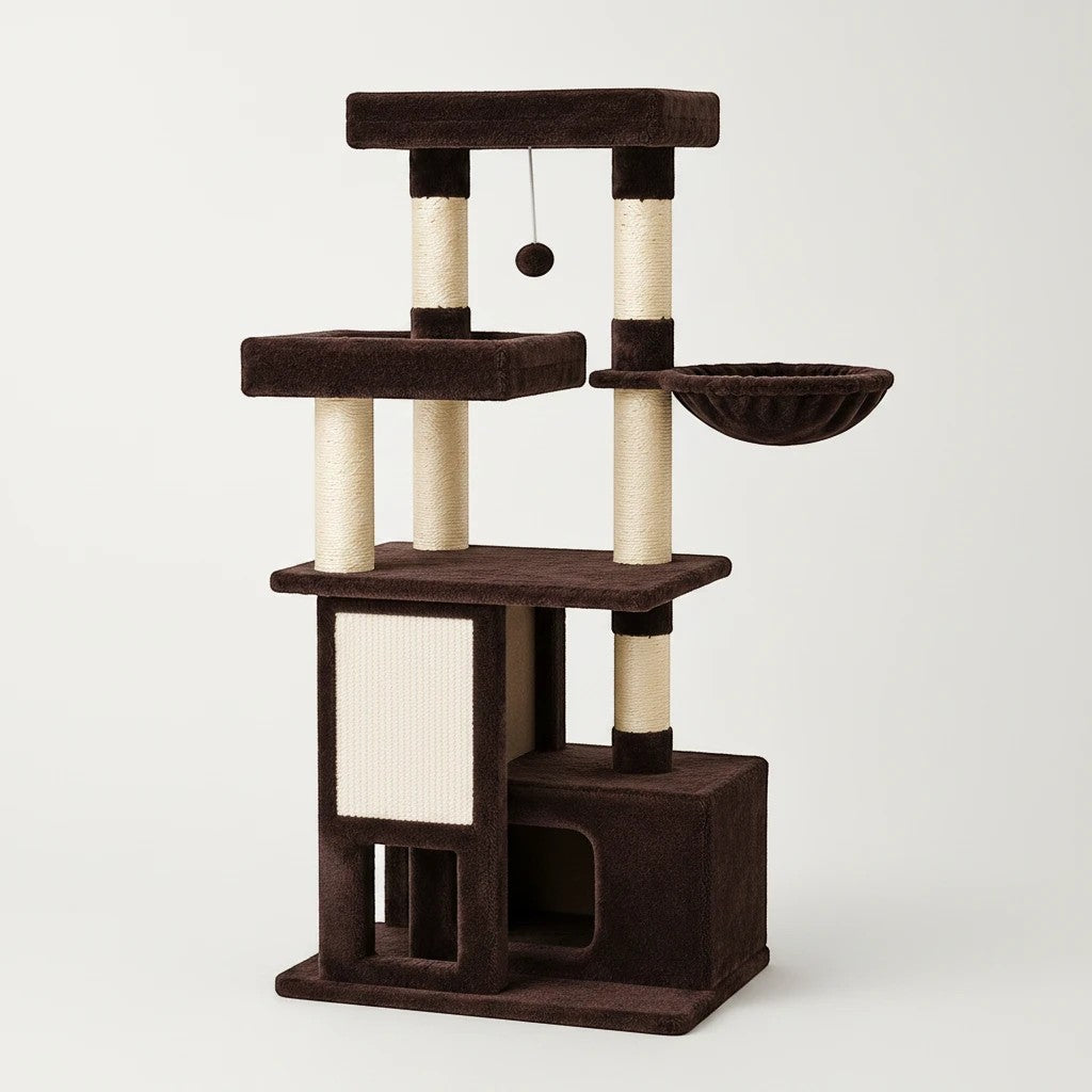 Arbre à chat Bofélin marron et crème avec quatre plateformes, hamac, niche et poteaux en sisal naturel.