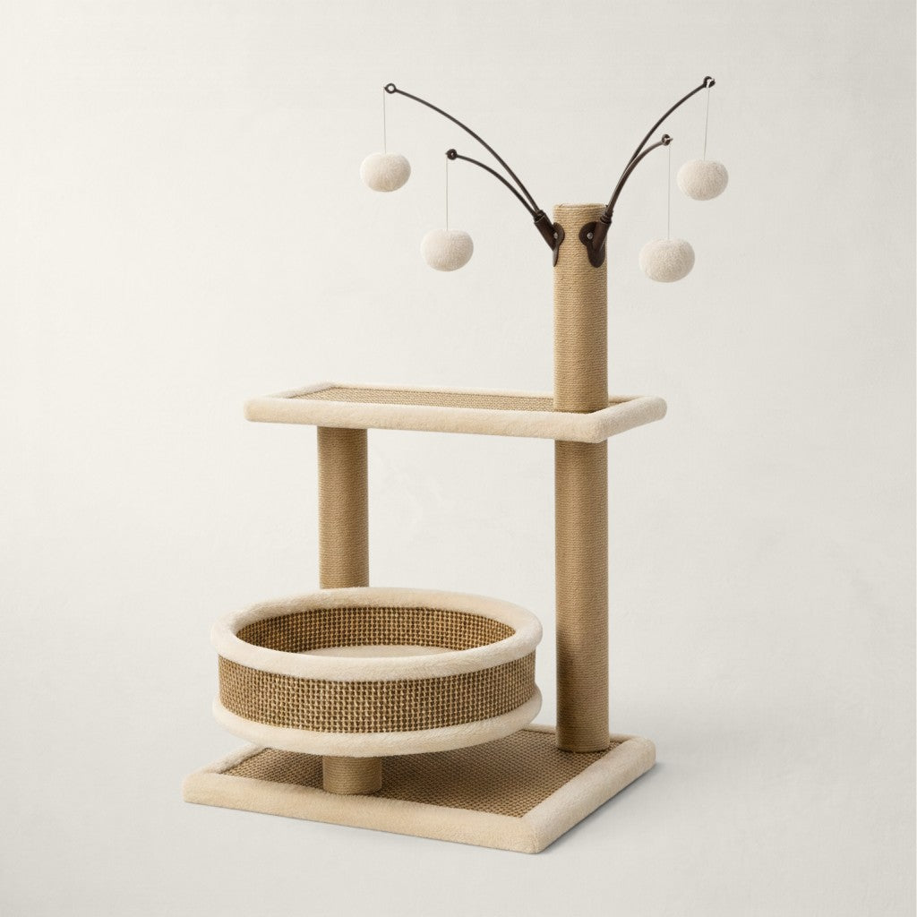 Arbre à chat Bofélin petit modèle avec lit en rotin, poteaux en chanvre et trois pompons suspendus, coloris blanc naturel