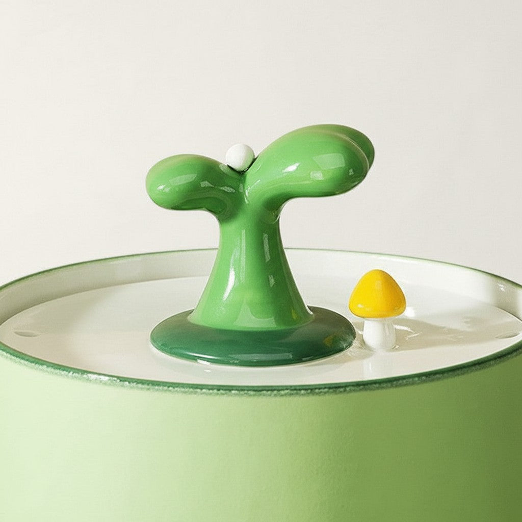 Fontaine à eau Bofélin en céramique verte avec un décor de pousse et de champignon jaune pour chat
