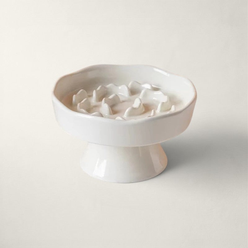 Gamelle anti-glouton Bofélin en céramique émaillée blanche avec relief en spirale sur pied surélevé