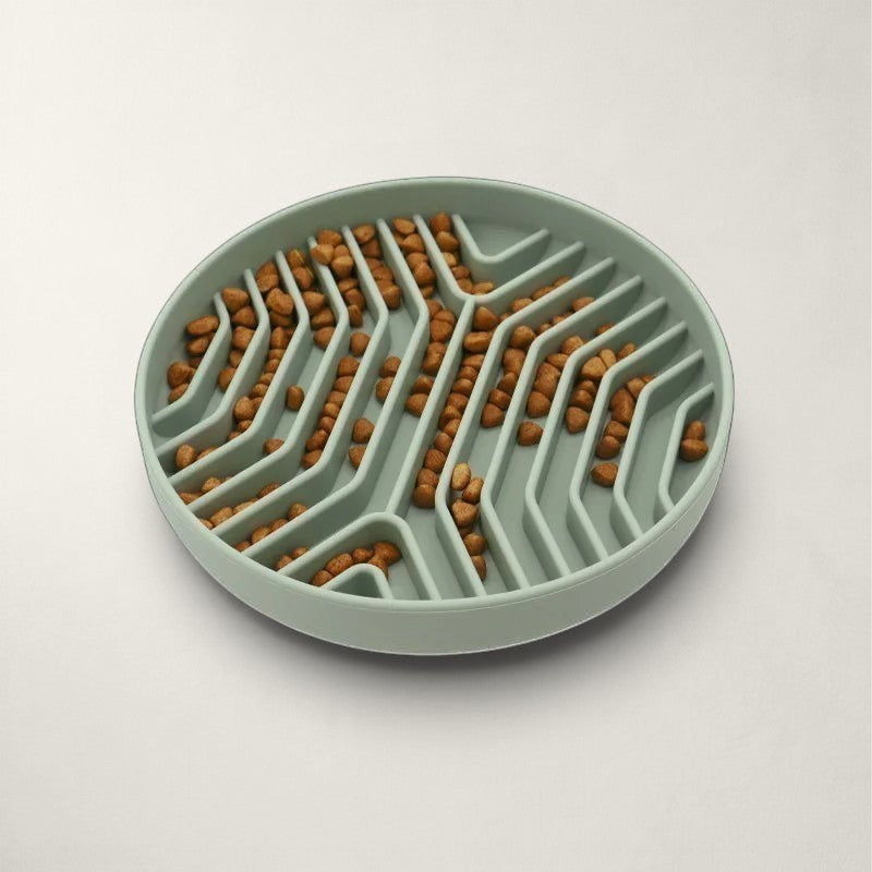 Gamelle anti-glouton Bofélin en silicone vert sauge avec labyrinthe pour ralentir la prise alimentaire du chat