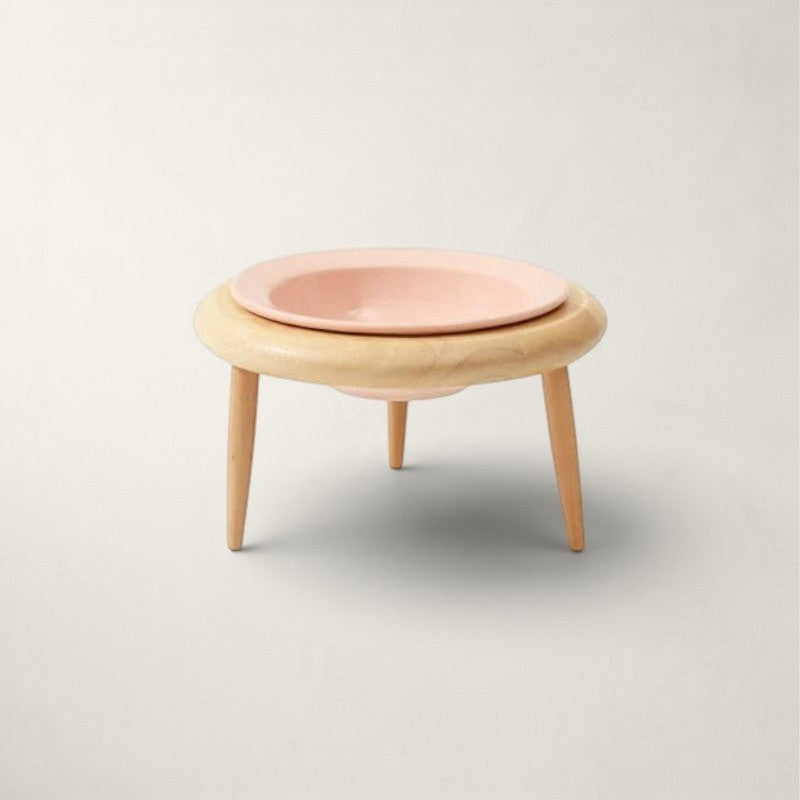 Gamelle surélevée Bofélin avec bol en céramique rose clair sur support en bois naturel pour chat