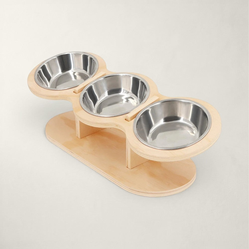 Station de repas Bofélin avec support en bambou naturel et trois bols inclinés en inox pour chat Image