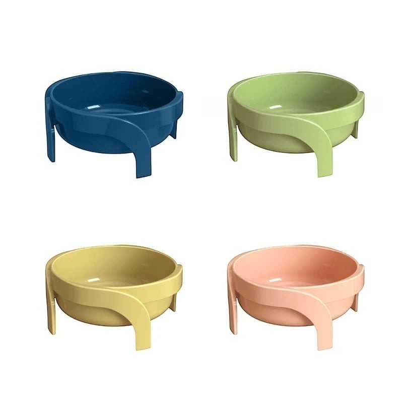 Quatre gamelles surélevées Bofélin pour chat en plastique, disponibles en bleu, vert, jaune et rose, design ergonomique.