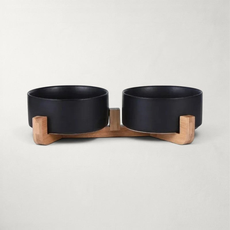 Jeu de deux gamelles Bofélin noires en céramique sur support en bois naturel surélevé pour chat Image
