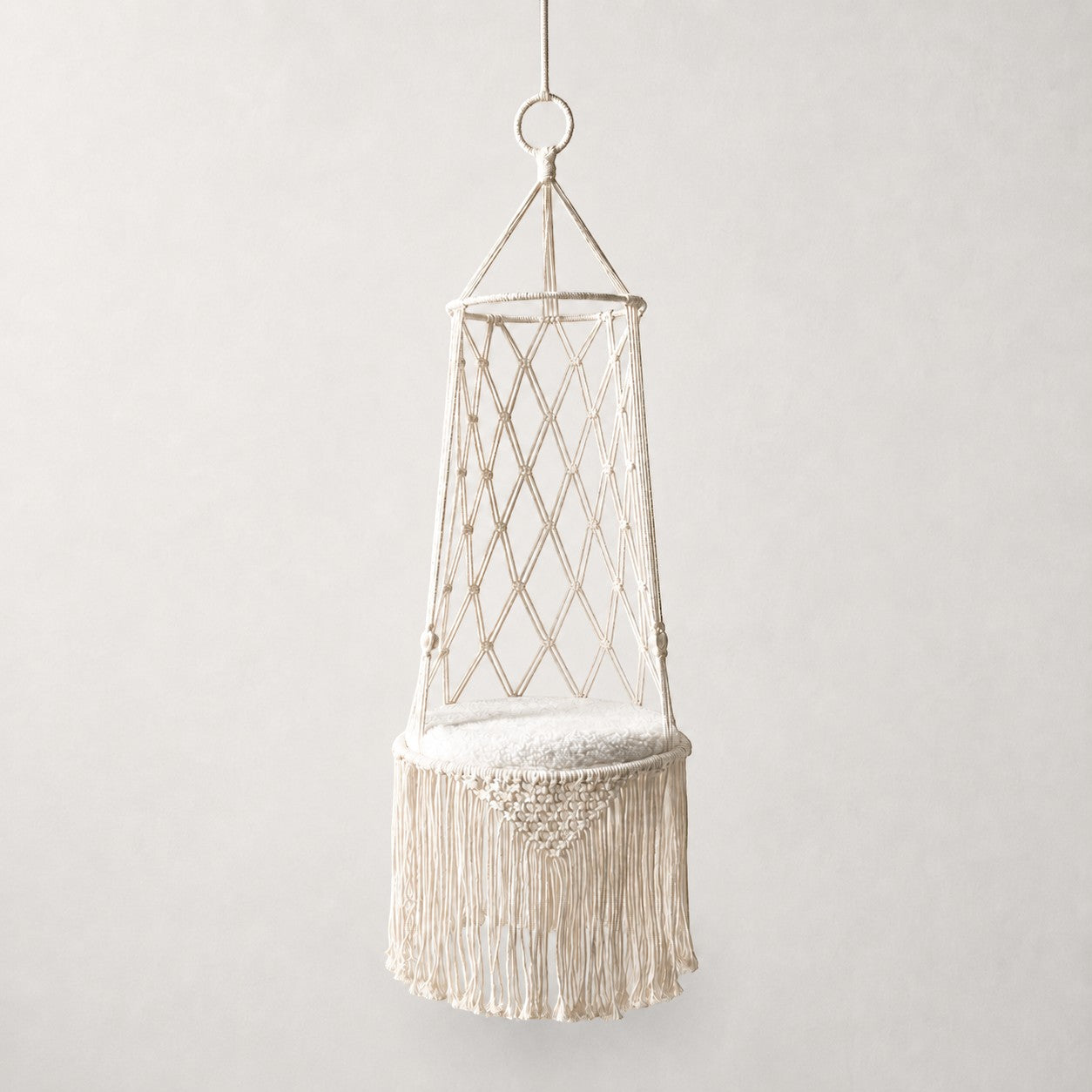 Hamac suspendu pour chat Bofélin en macramé blanc avec coussin moelleux et franges décoratives Image