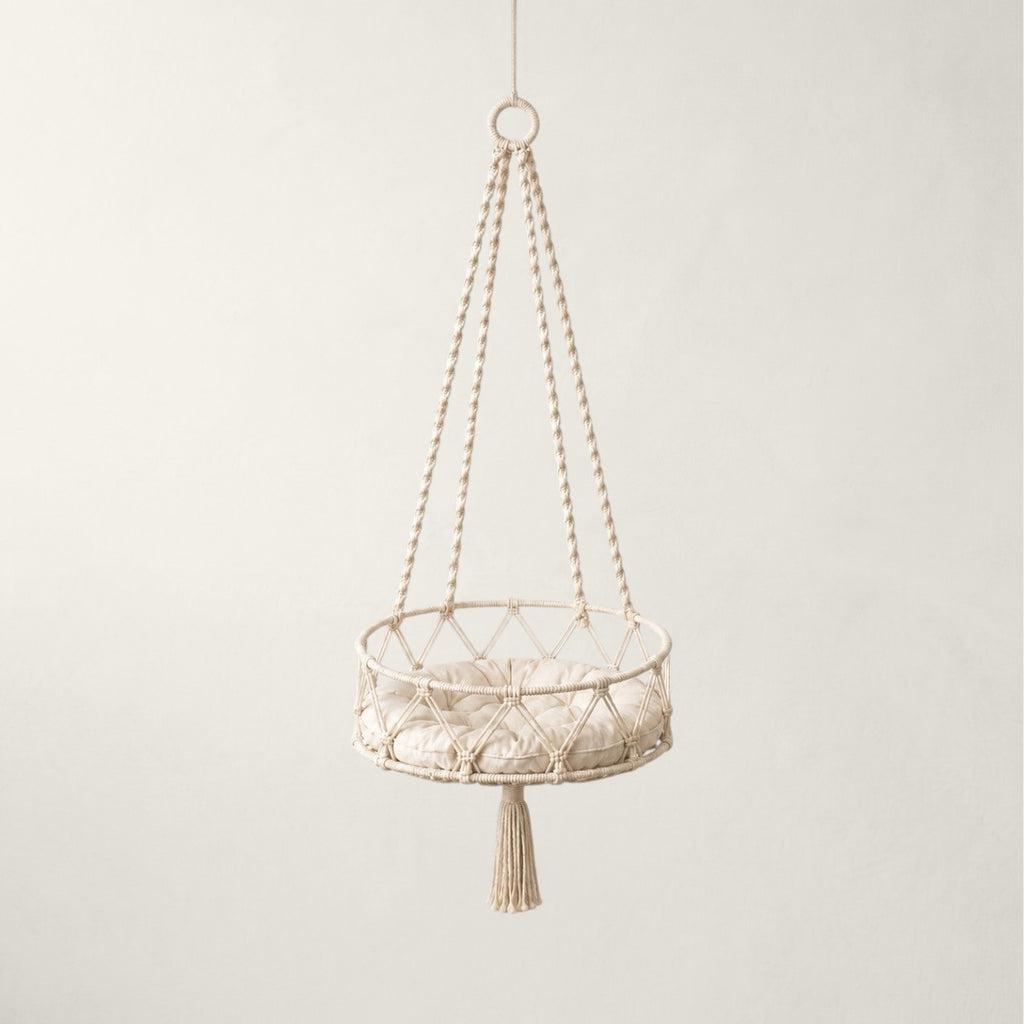 Hamac suspendu pour chat Bofélin en corde de coton tressée style macramé bohème couleur écru avec franges décoratives