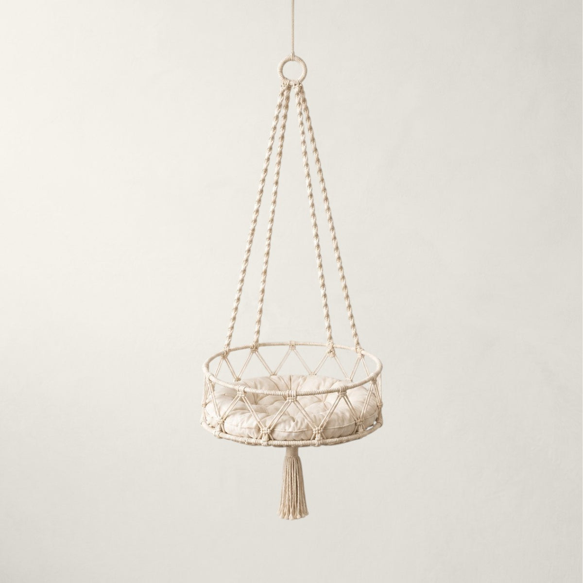 Hamac suspendu pour chat Bofélin en corde de coton tressée style macramé bohème couleur écru avec franges décoratives