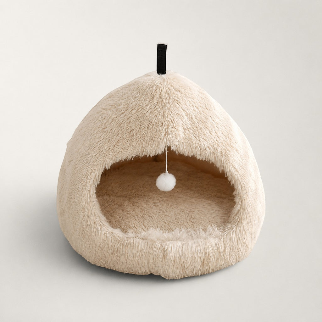 Niche pour chat Bofélin beige en fausse fourrure douce avec forme de hutte et pompon suspendu