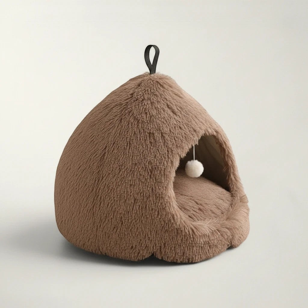 Petite niche pour chat Bofélin en fausse fourrure marron, forme hutte semi-fermée avec pompon suspendu. Image