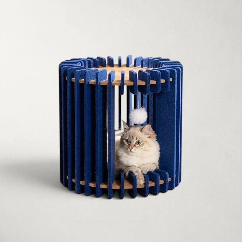 Niche design Bofélin cylindrique en feutre bleu nuit et bois avec pompon pour chat