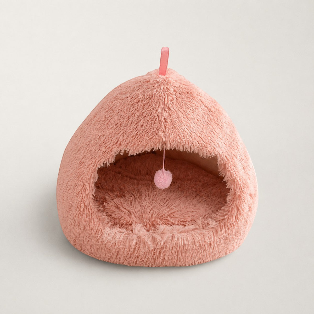 Niche pour chat Bofélin rose en fausse fourrure douce avec forme de hutte semi-fermée et pompon suspendu