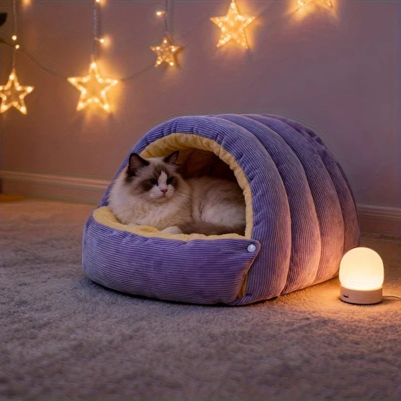 Niche chausson Bofélin en velours côtelé lila avec intérieur en fausse fourrure beige pour chat