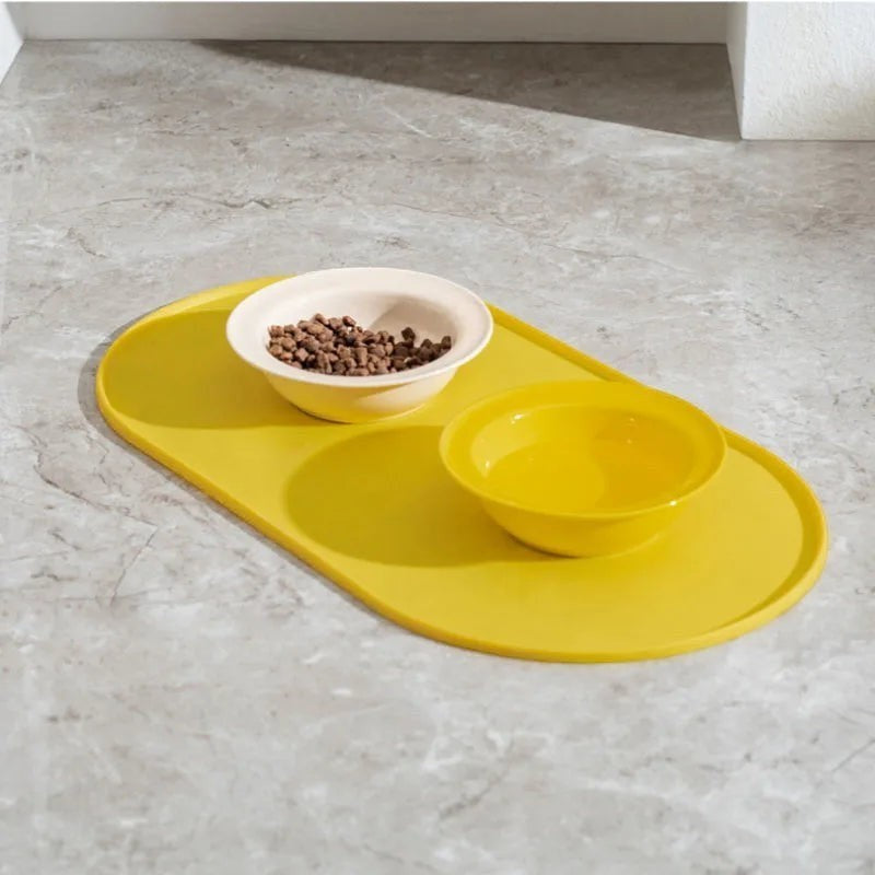 Tapis de gamelle ovale Bofélin en silicone jaune antidérapant avec bords relevés pour protéger le sol des éclaboussures