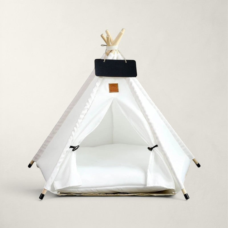 Tipi pour chat blanc Bofélin en toile de coton avec poteaux en bois, matelas confortable et ardoise décorative