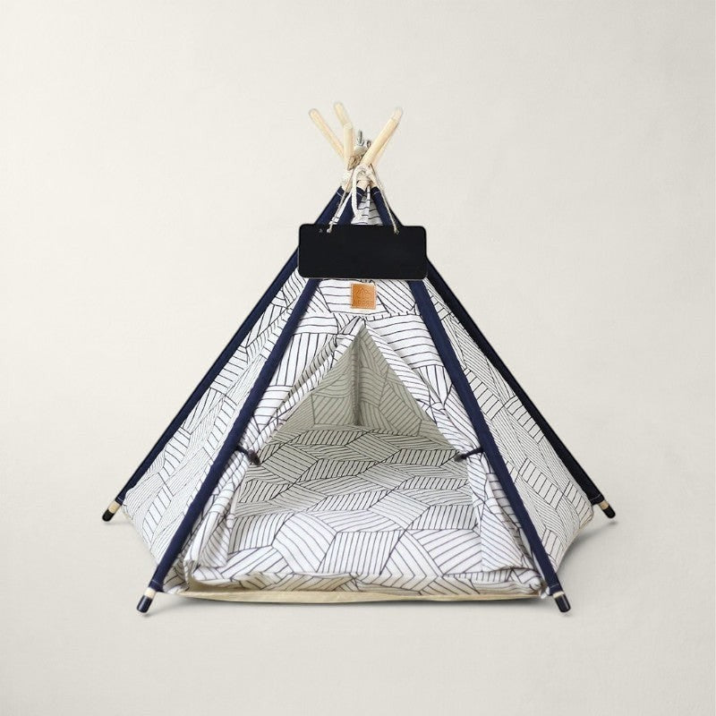 Tipi pour chat Bofélin en toile de coton à motifs géométriques avec structure en bois de pin et ardoise décorative