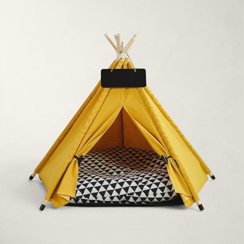 Tipi pour chat Bofélin jaune en toile de coton avec matelas à motifs géométriques et ardoise décorative