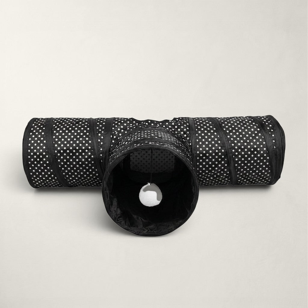 Tunnel de jeu Bofélin en forme de T pour chat, en polyester noir à pois blancs avec une balle suspendue intégrée.