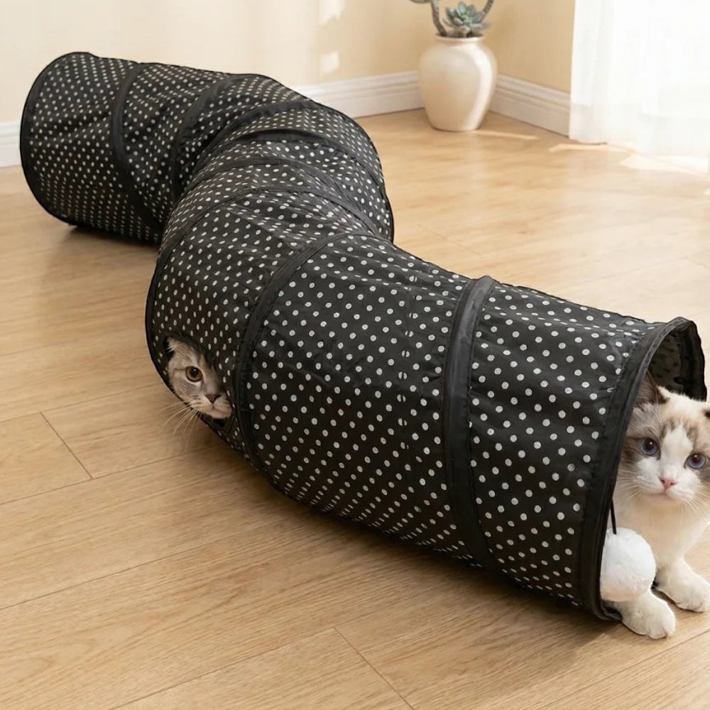 Tunnel de jeu Bofélin pliable en polyester noir à pois blancs avec deux chats jouant à l'intérieur