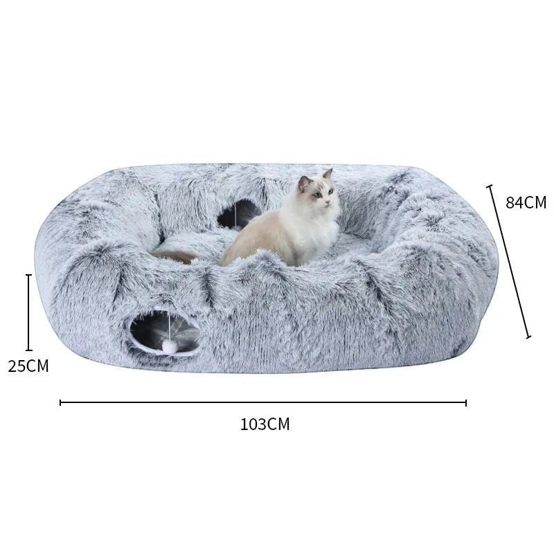 Tunnel et panier XXL Bofélin en fausse fourrure grise avec un chat Ragdoll à l'intérieur