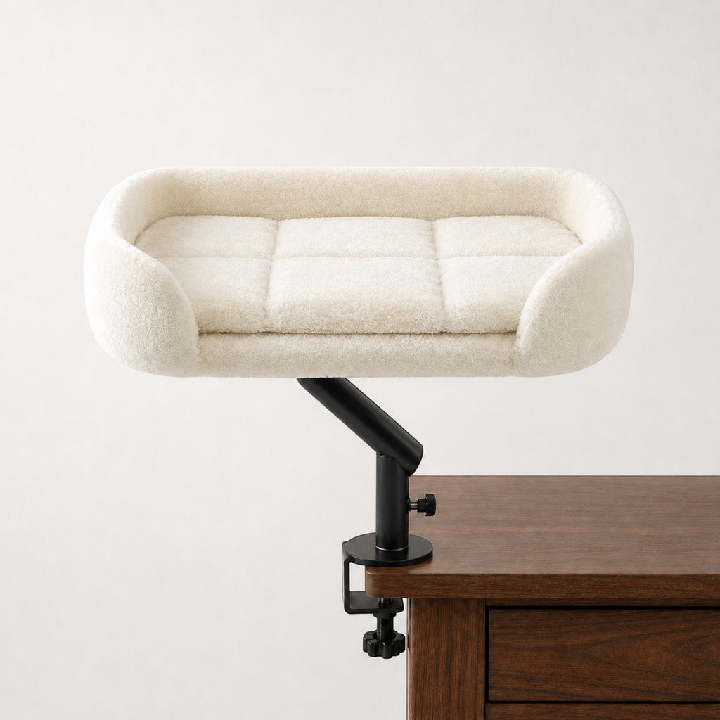 Hamac de bureau pivotant Oxford en fausse fourrure beige fixé sur un bureau en bois pour chat – Bofélin