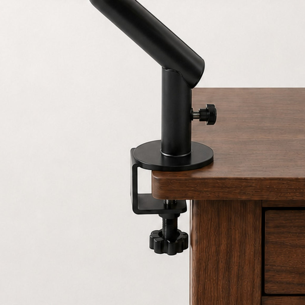 Détail de la fixation à pince noire du hamac de bureau Oxford serrée sur le rebord du bureau pour chat – Bofélin