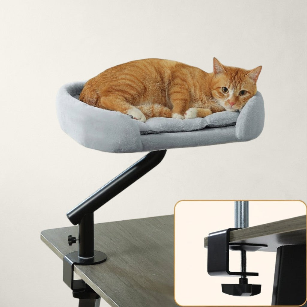 Chat roux dans le hamac de bureau pivotant Oxford gris avec zoom sur la fixation à pince – Bofélin