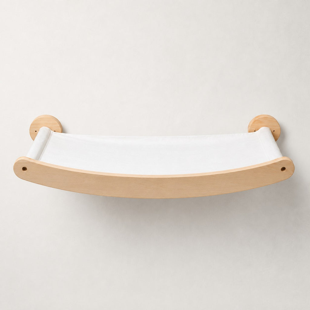 Hamac mural pour chat Ravenne en bois clair et toile blanche fixé au mur – Bofélin