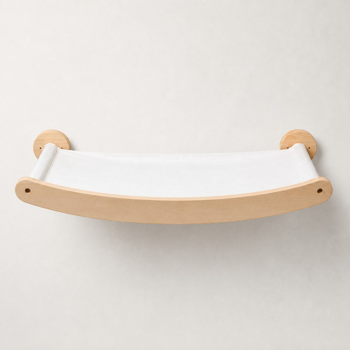 Hamac mural pour chat Ravenne en bois clair et toile blanche fixé au mur – Bofélin