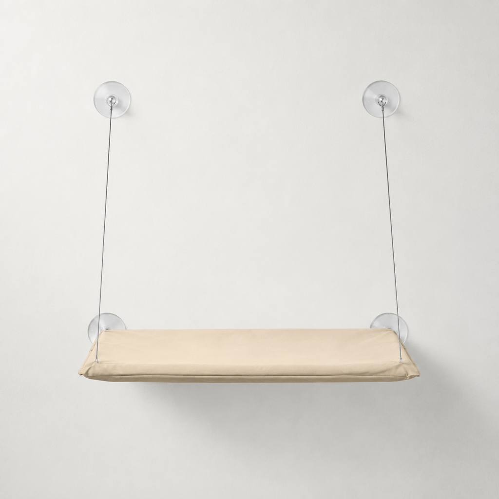 Hamac de fenêtre pour chat Capri beige fixé à la vitre par ventouses – Bofélin
