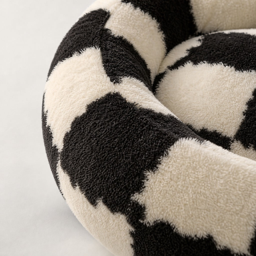 Panier chat design rond en peluche Copenhague Bofélin, zoom sur la peluche